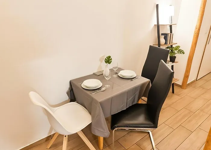 Apartamento Cozy & Spacious Brick Basement Cityloft - 3 Beds For 4 Persons, Smart Projector - Location - 20 Min To Center *