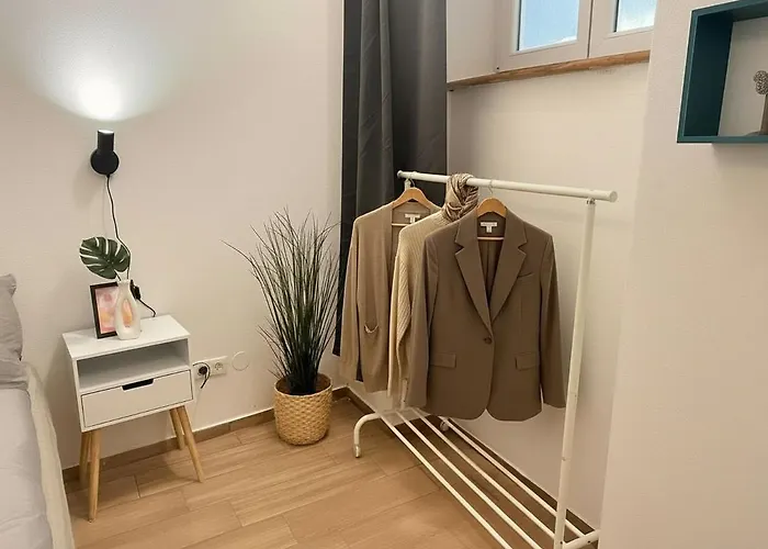 Cozy & Spacious Brick Basement Cityloft - 3 Beds For 4 Persons, Smart Projector - Location - 20 Min To Center * Viena