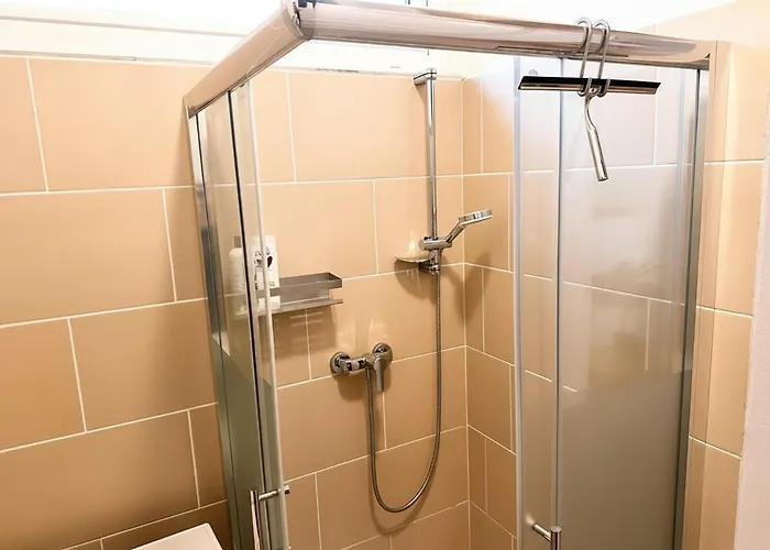 Cozy & Spacious Brick Basement Cityloft - 3 Beds For 4 Persons, Smart Projector - Location - 20 Min To Center